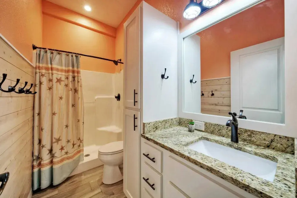 Private Pool Retreat Walk to Beach 2 Living Spaces + Game Room for Groups
