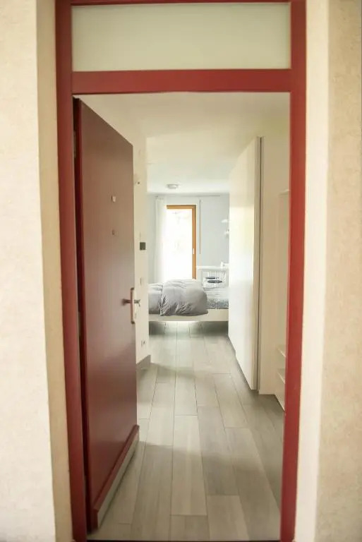 1 ZIMMER WOHNUNG/8 Min. zu Fuß bis ins Zentrum