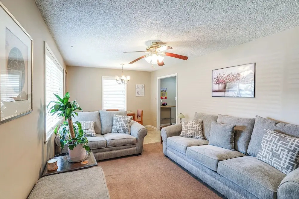Cozy Home w/ Grill: Walkable Oxford Location