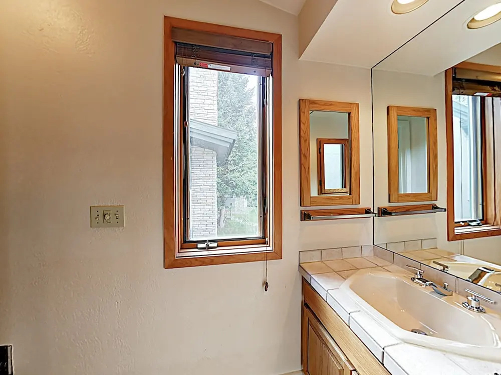 New Listing! Tamarack W/ Pool & Hot Tubs 4 Bedroom Townhouse