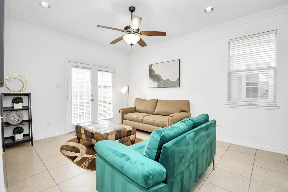 Lux Galleria Home-5BR Roof Deck