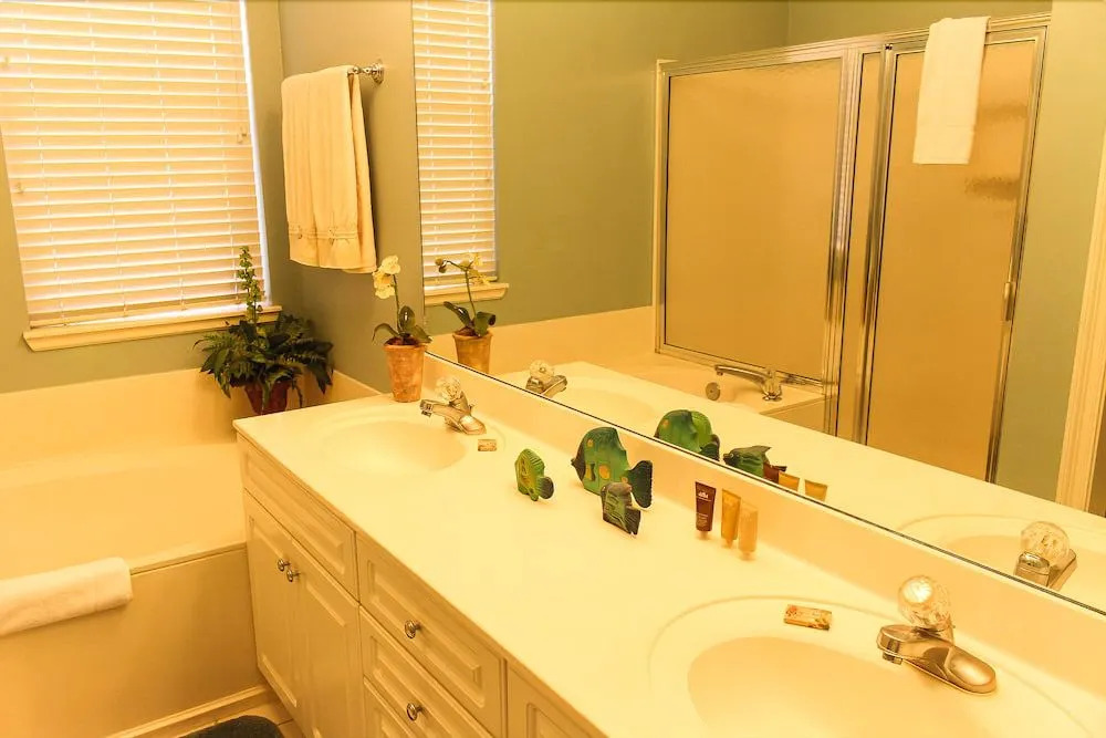 8554 Turnberry - 3 Br condo by RedAwning