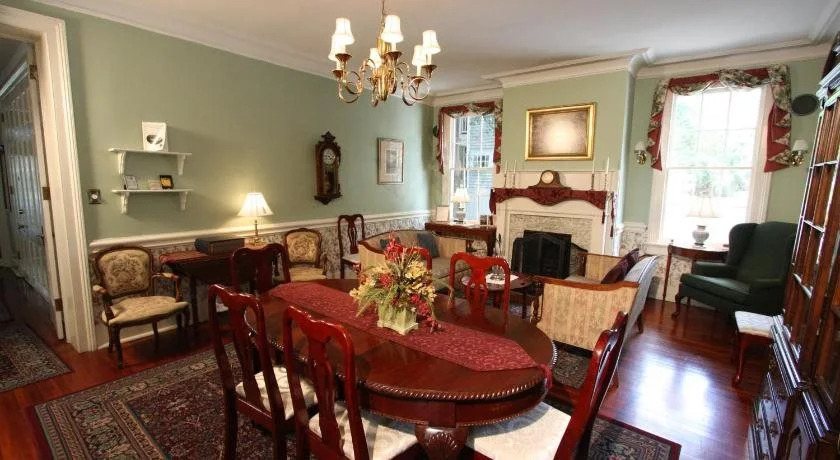 The Cannonboro Inn