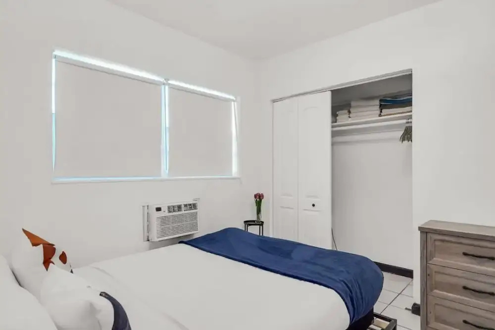 Triplex With 3 Bedrooms 6 Min Beach Free Parking