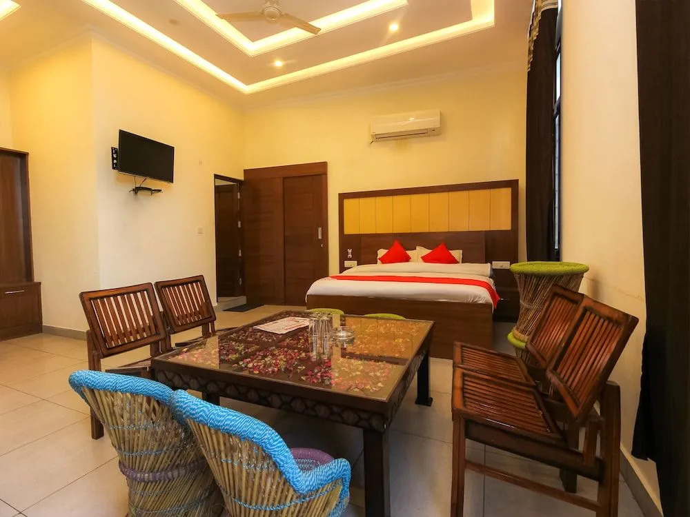 OYO 26596 Hotel Ambika