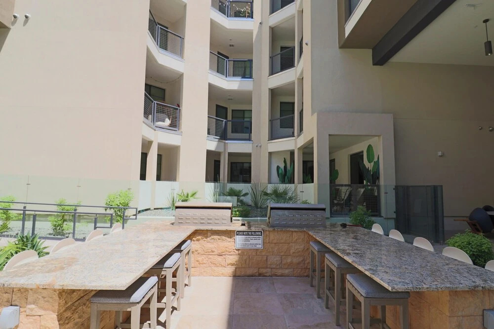 Private Rooftop Patio-Walk Score 81-4014