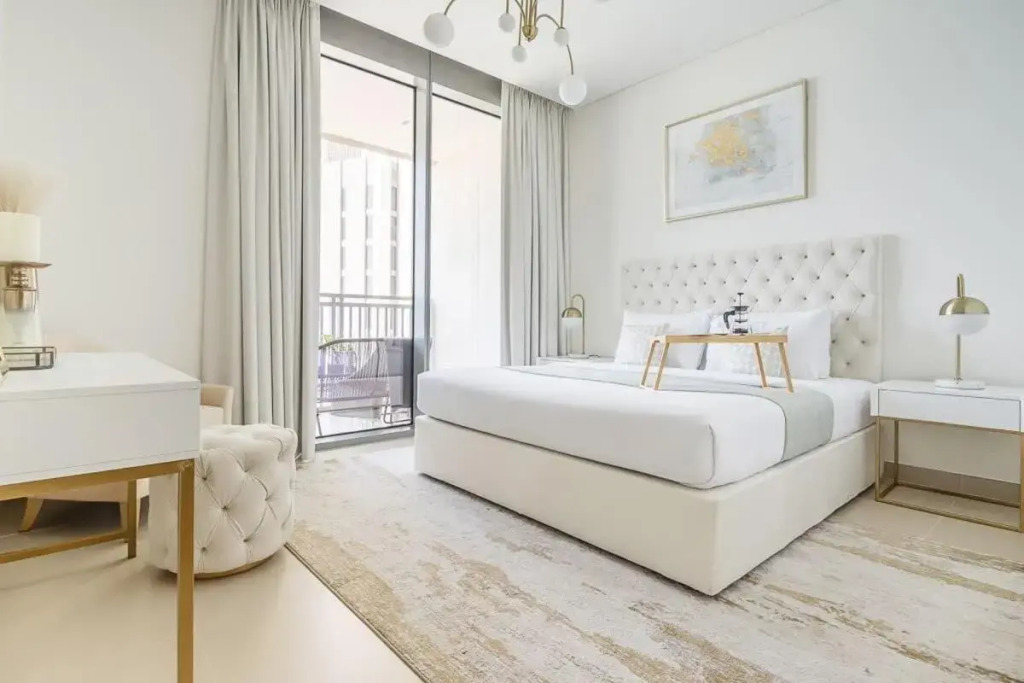Frank Porter - 5242 Emaar T1