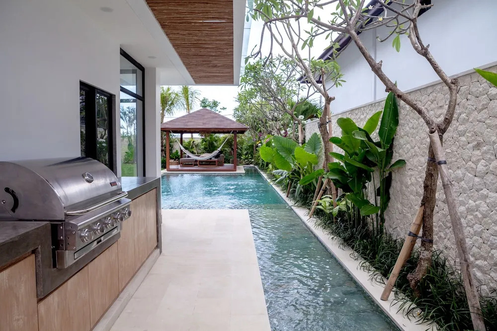 Villa Nonnavana - 12-minute walk to Batu Bolong Beach
