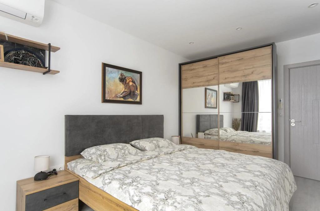 Sunny & Stylish Brand new 2bdr Apartment + Parking
