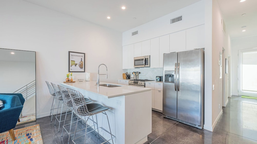 Zanjero by Avantstay Mins From Downtown Palm Springs Private Terrace, Shared Pool