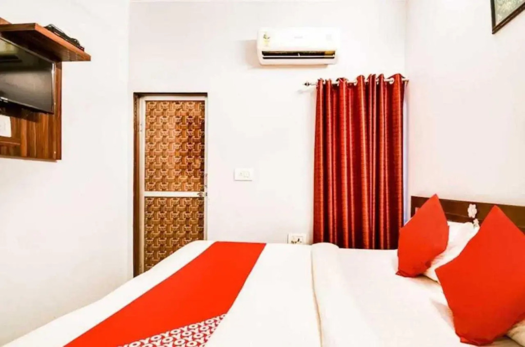 OYO Flagship 80513 Hotel Khushi