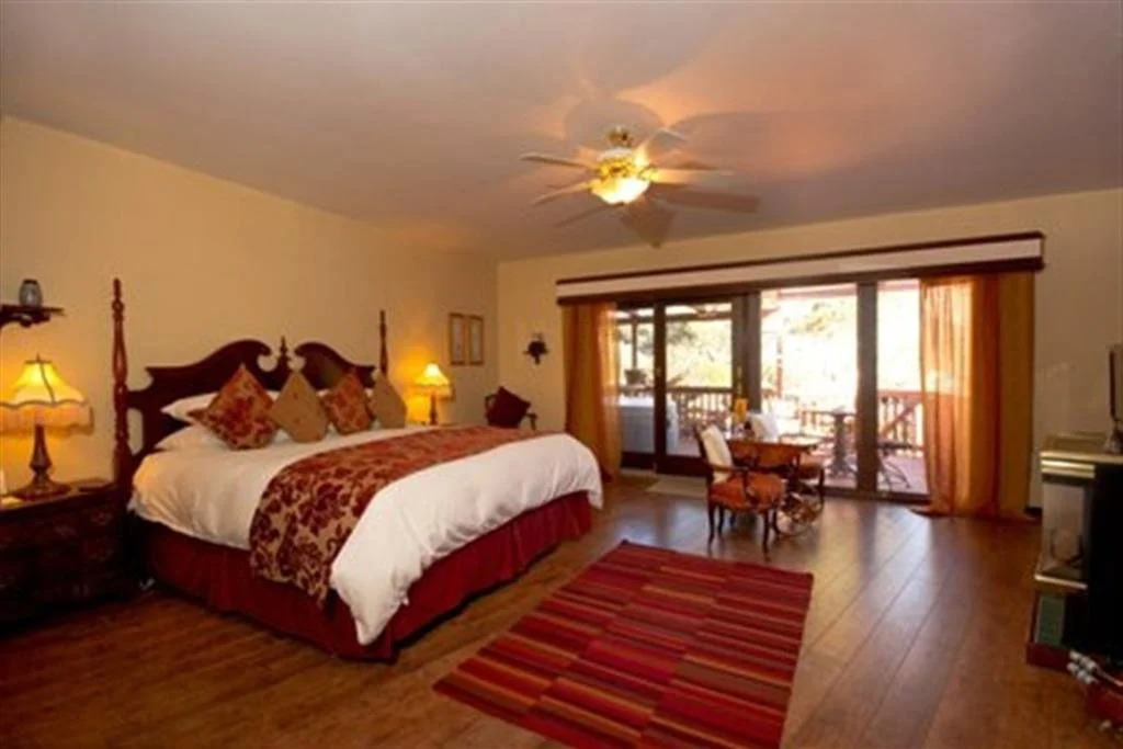 The Joy Sedona - Bed & Breakfast and Luxury Creekside Cabins