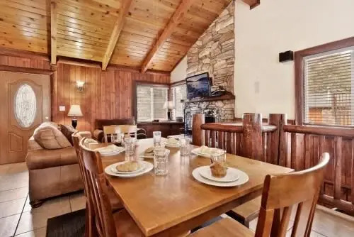 Bears Den In Moonridge