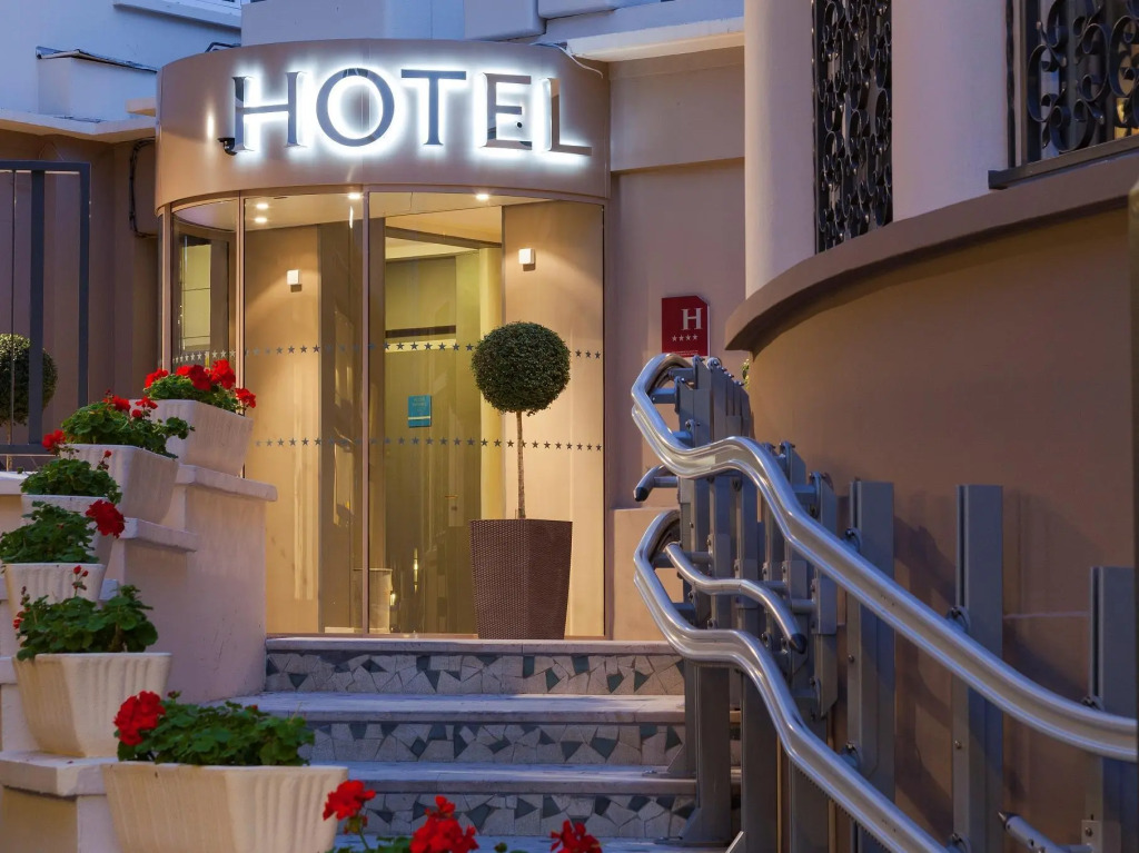 Timhotel Opéra Blanche Fontaine