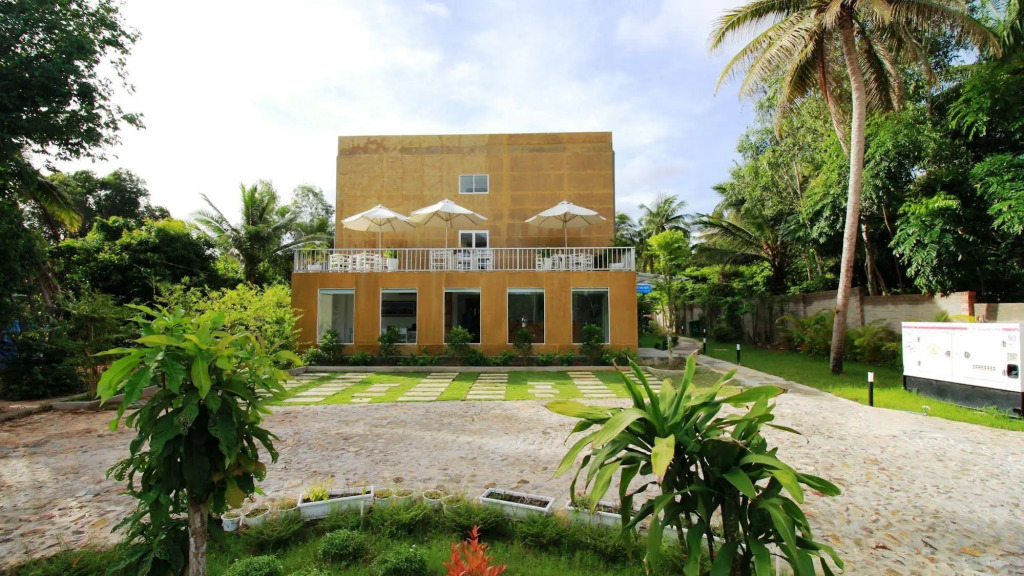 Emis Hotel