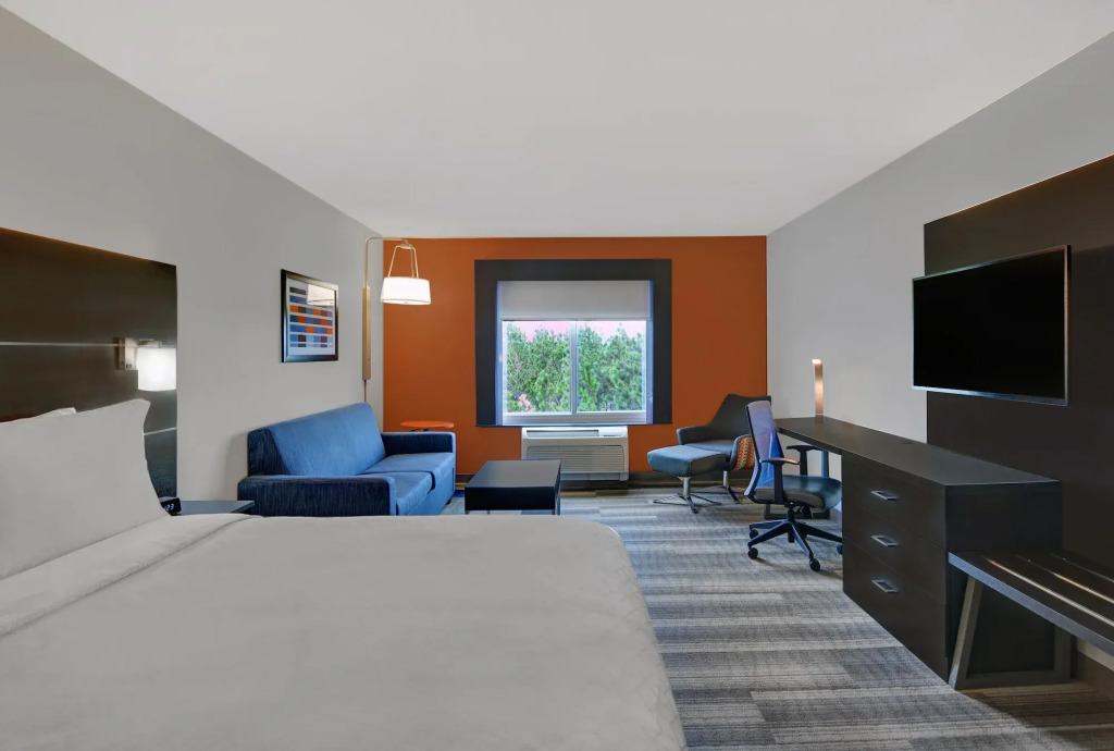 Holiday Inn Express Suites Atmore North