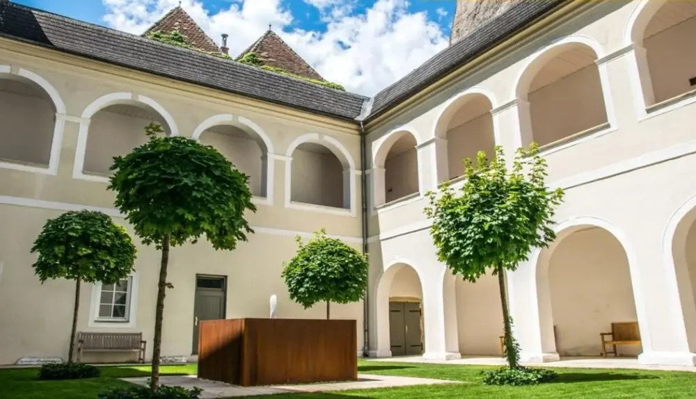 Deluxe Loft With Terrace in the Historic Centre of Krems