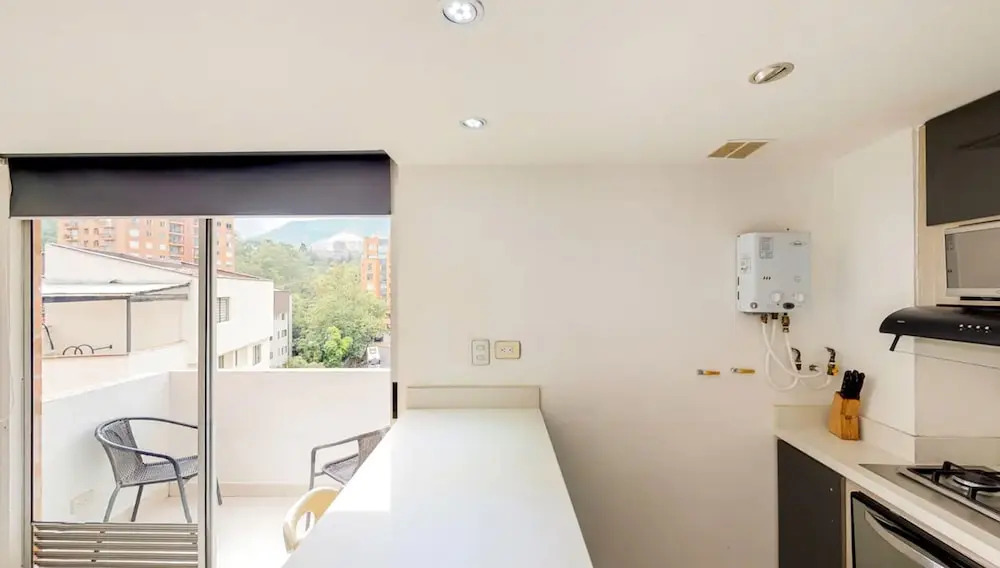 Comfortable city studio with balcony 810