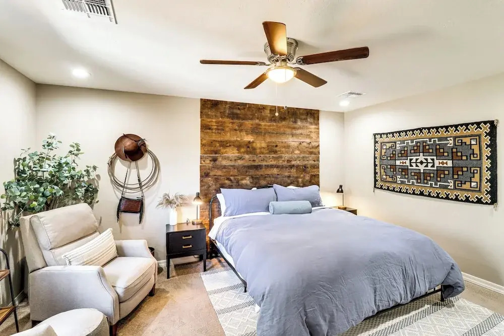 4 Mi to Lake: Show Low Home w/ Hot Tub