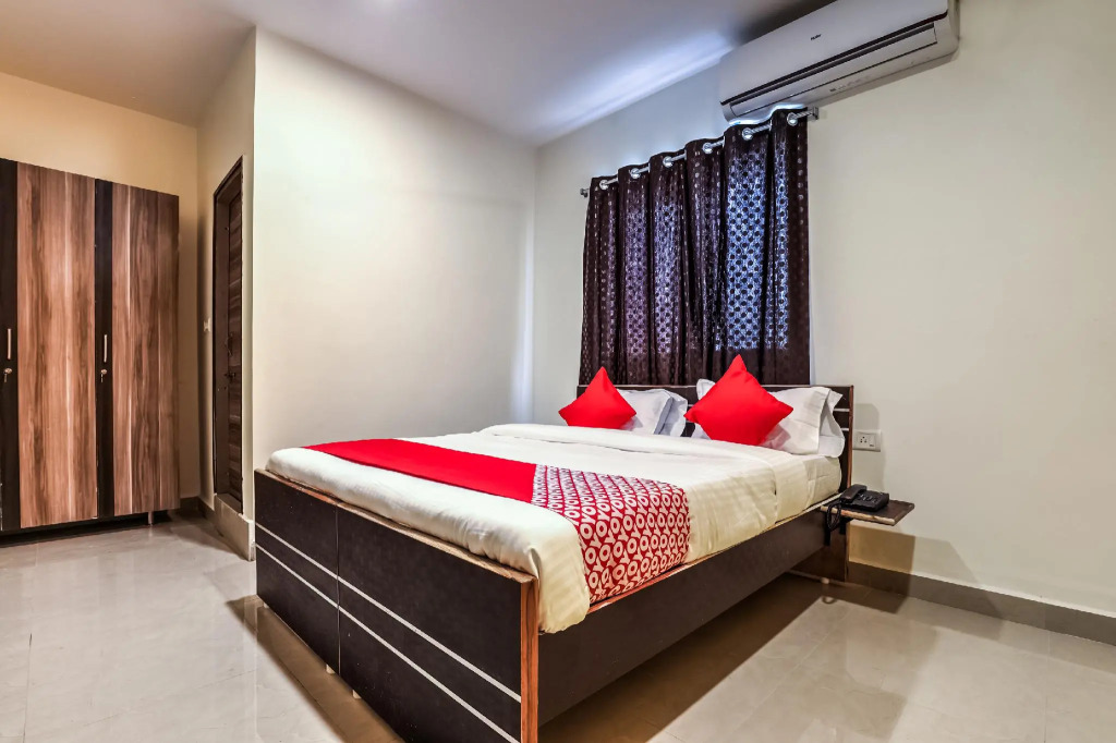 Capital O 13869 Hotel Saharsh Grand