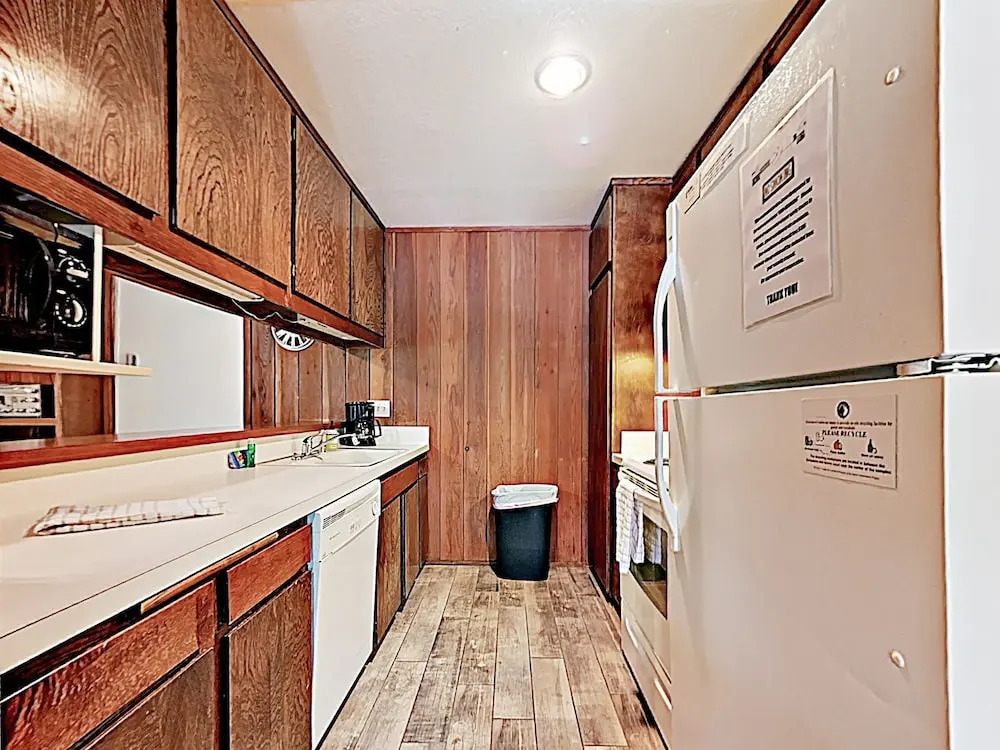 Amenity-rich W/ Hot Tub - Near Ski Area 2 Bedroom Condo
