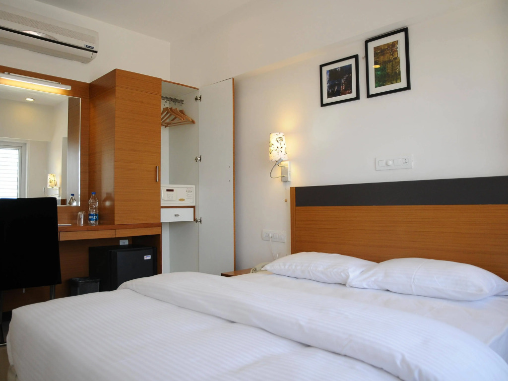 Hi 5 Hotel & Experience