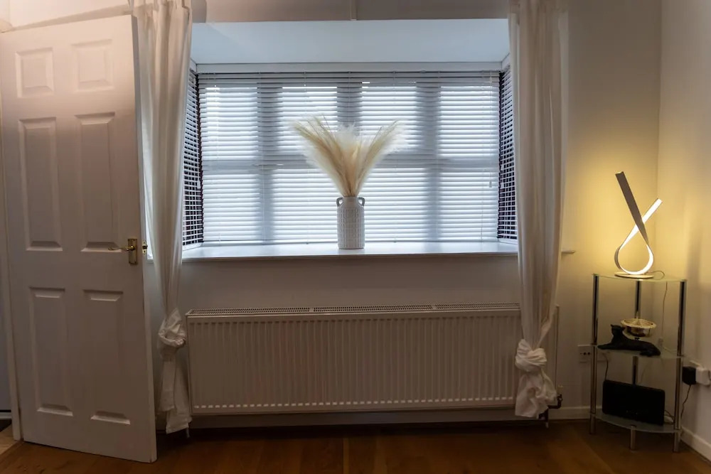Spacious 4 Bed Home in Milton Keynes -free Parking