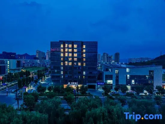 Rujia YUNIK Esports Hotel (Jinan Changqing University City Branch)
