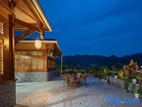 VALATOMS Hotel (Dujiangyan Qingcheng Mountain Scenic Area High Speed Railway Station)