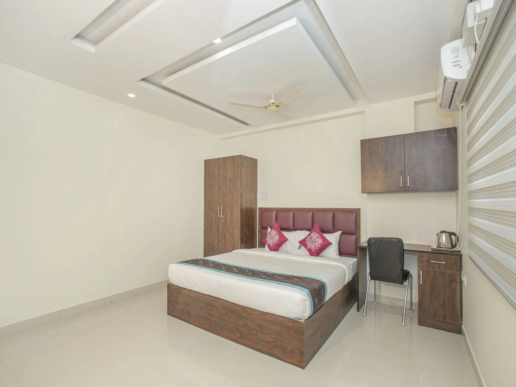 OYO 11387 Hotel Kozy Rooms