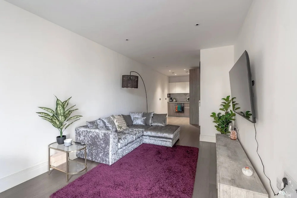 Modern Cozy Kingston Flat, 5 Mins to Train Station