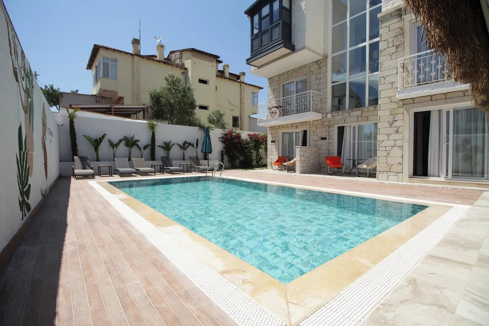 LETRO MAISON ALACATI HOTEL