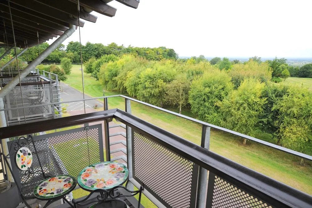 Blunsdon House Hotel