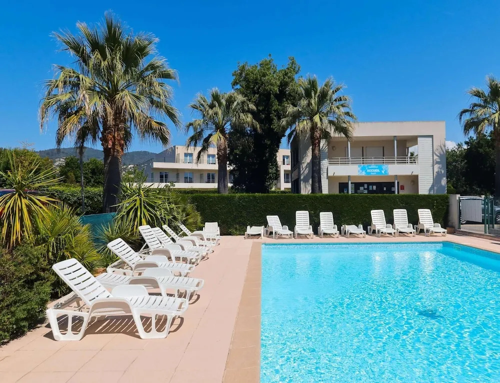 Spacious Marina Stay for Six