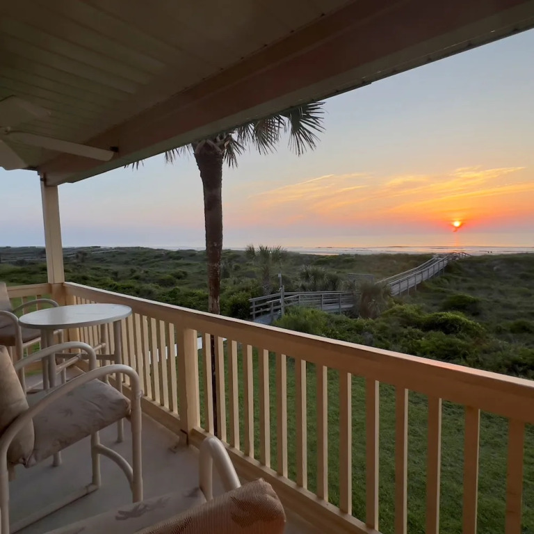 Oceanfront Serenity at Stylish Sea Haven 212