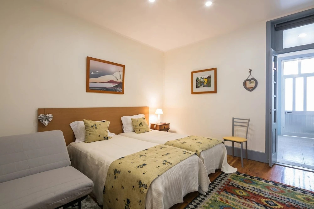 Apartamento A Francos Artist Painting 2