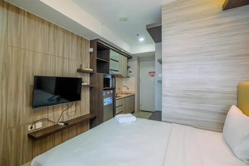 Comfort and Best Deal Studio at Grand Kamala Lagoon Apartment By Travelio