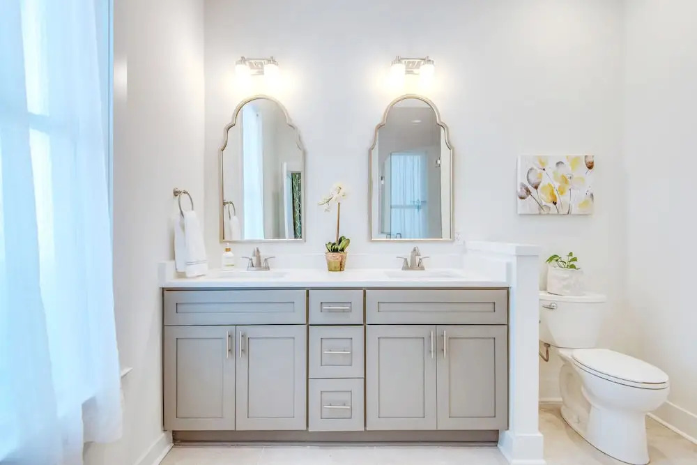 Nashville Bungalow w/ HOT TUB 10 min From Downtown!