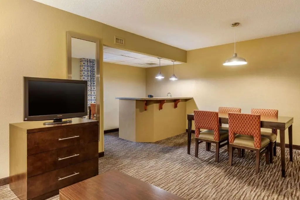 Suburban Studios Arlington Heights Elk Grove