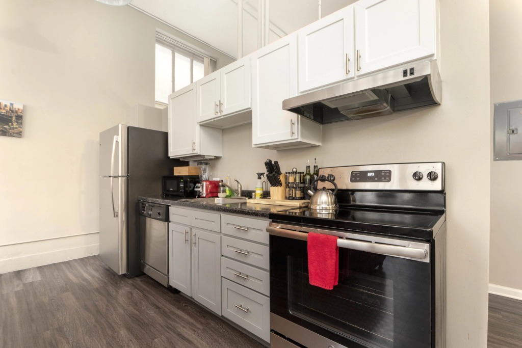 Spacious 2 BR Apt - Loft Style and Open Plan!