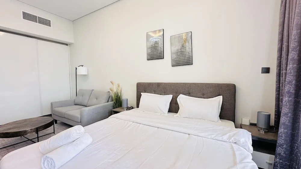 Luxury Studio Apartments Business Bay With Balcony and Free parking by Belvilla
