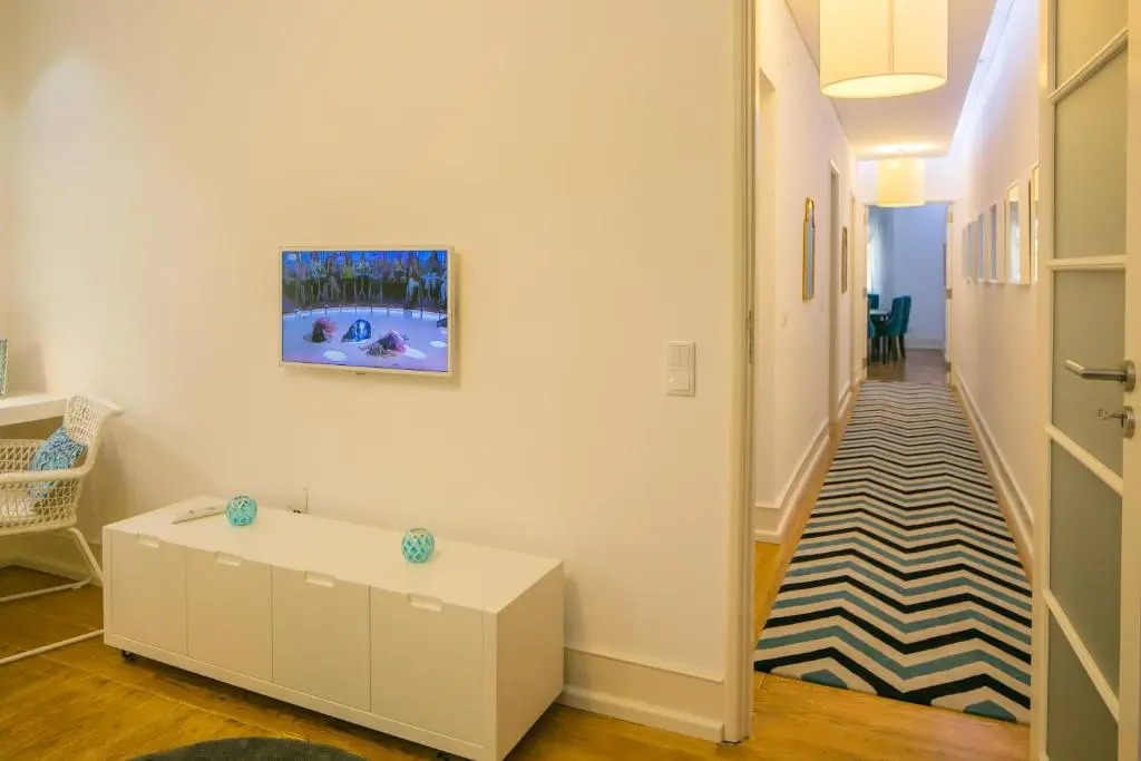 Spacious 2-Bed Apartment with Interior Terrace near Marquês de Pombal, Lisbon - TTL300