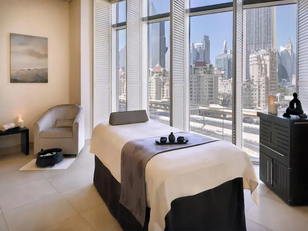 Large Modern 1-Bedroom Apartment in Bay Square 9