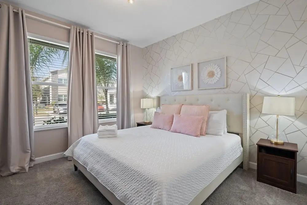 Gorgeous 6-bedroom House With Private Pool