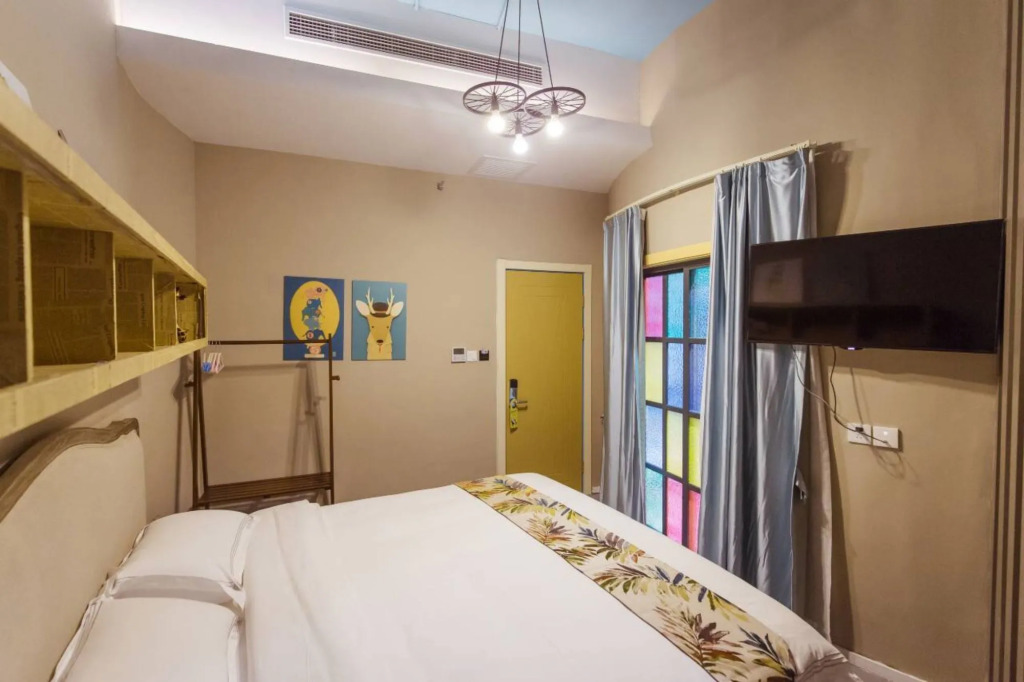 J Trip Youth Hostel