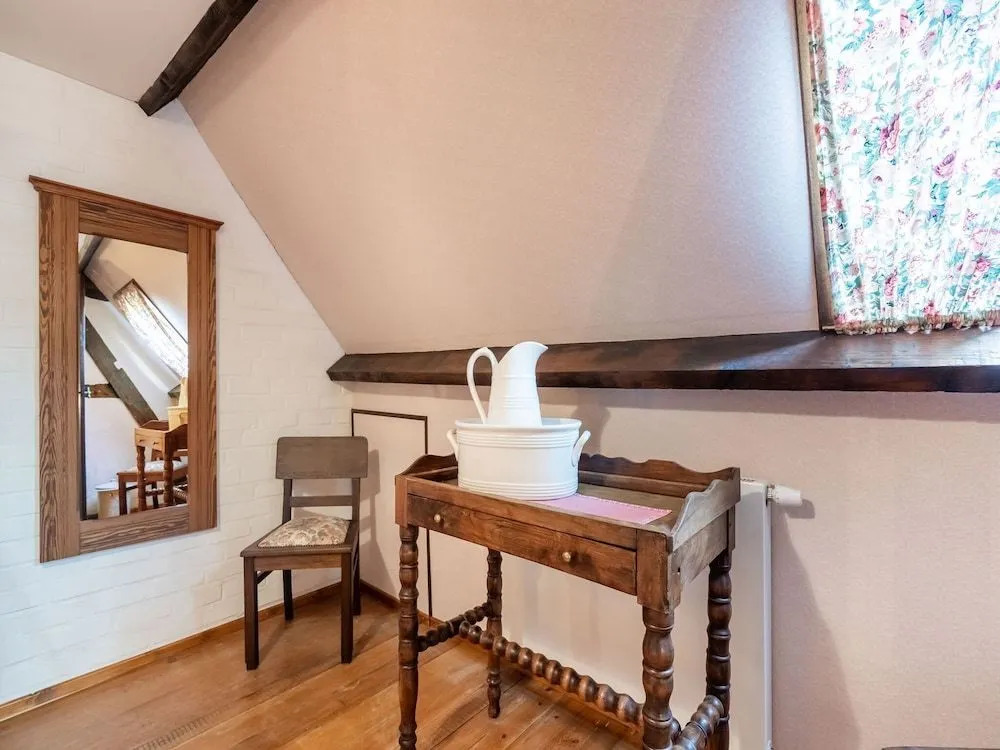 Farmhouse in Beveren near Beach & Garden