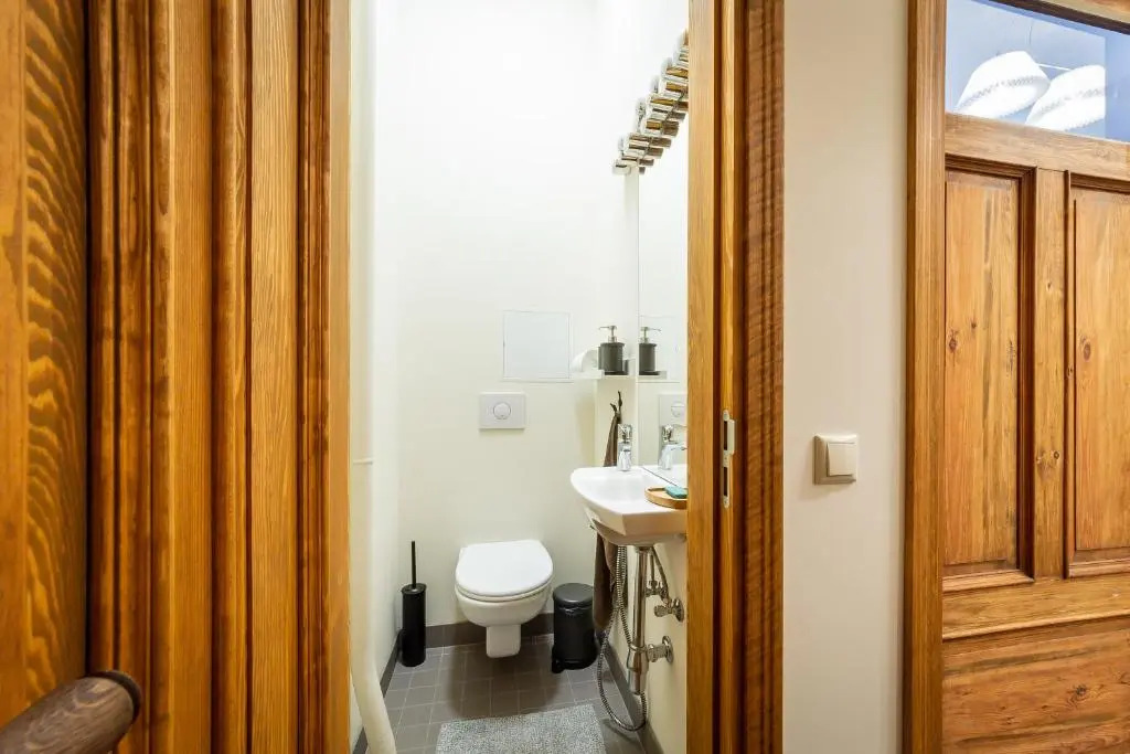 Stories Writer's AP 40sqm Renovated Free parking