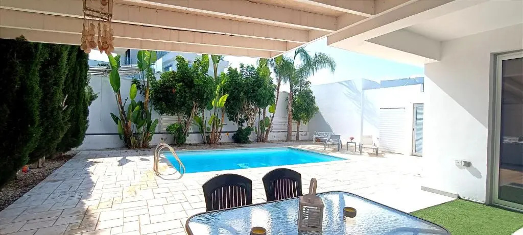 Colonial Villa 32