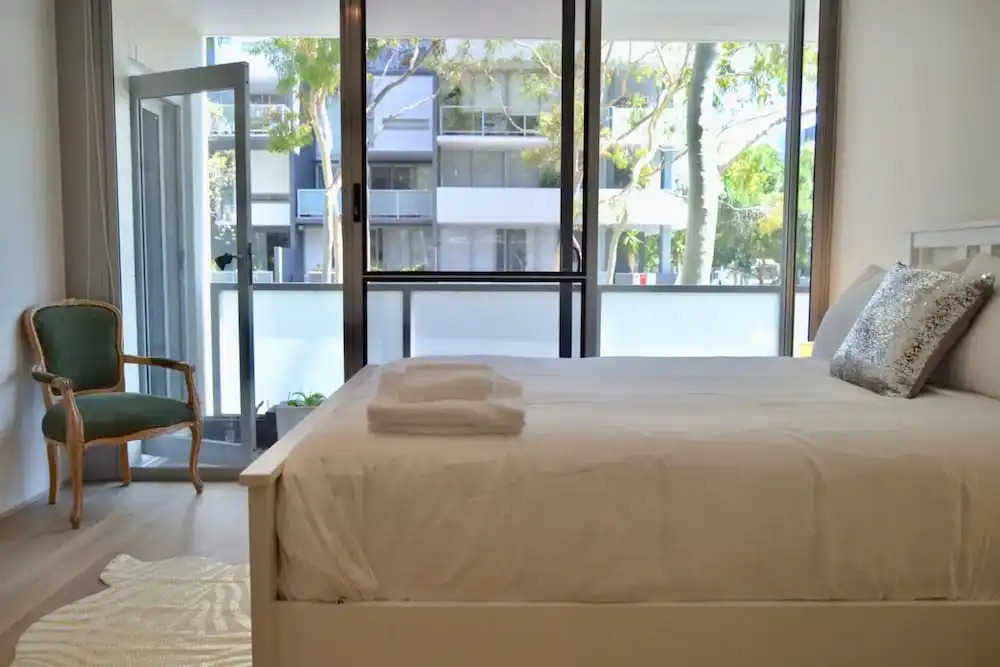 Luxurious 3 Bedroom Apartment With Parking Near CBD