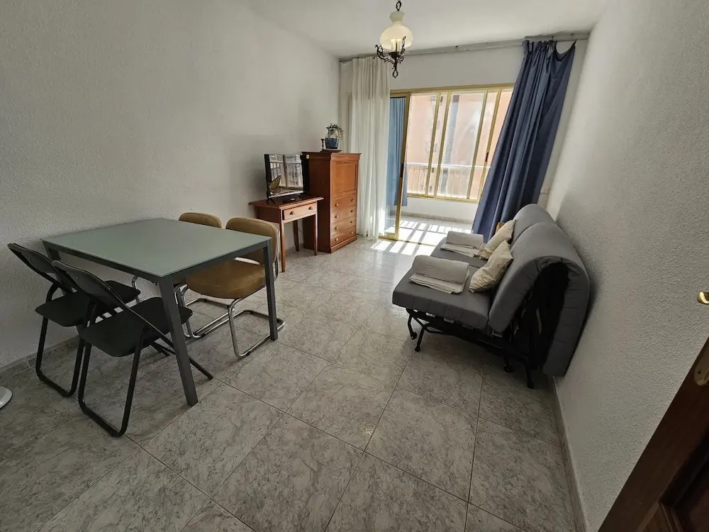 City Apartment With Pool Access